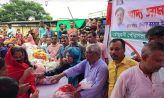 চৌমুহনীতে বন্যার্তদের পাশে বিএনপির ভাইস চেয়ারম্যান বরকত উল্ল্যা বুলু