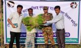 বন্যায় ক্ষতিগ্রস্ত কৃষকের মাঝে সেনাবাহিনীর ধানের চারা বিতরণ