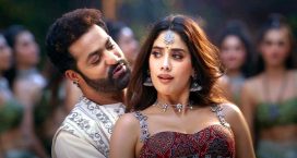 পর্দায় এনটিআর-জাহ্নবীর রসায়ন দেখে হৃদরোগে প্রাণ হারালেন ভক্ত