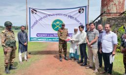 নোয়াখালীর সুবর্ণচরে ক্ষতিগ্রস্ত কৃষকের মাঝে সরিষা বীজ বিতরণ
