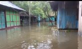 সোনাইমুড়ীতে  টানা তিন দিন বৃষ্টি নেই, তবু  বাড়িঘরে এখনো বন্যার পানি