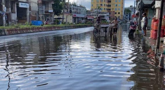 খাল দখল দূষণে নামছে না বন্যার পানি, ভোগান্তিতে মানুষ