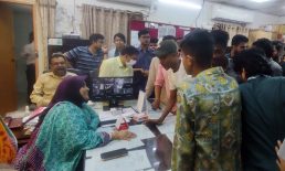 ত্রাণ দিতে গিয়ে অসুস্থ শিক্ষার্থীরা, চিকিৎসায় অবহেলার অভিযোগ