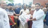 সোনাইমুড়ীর সোনাপুর ও আমিশাপাড়া ইউনিয়নে বন্যার্ত মানুষের মাঝে এস এ গ্রুপের ত্রাণ সামগ্রী বিতরণ