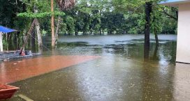 টানা বৃষ্টিতে জেলাজুড়ে বিপর্যস্ত জনজীবন, পানিবন্দি ১২ লাখ মানুষ