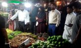 পৌর বাজারে টাস্কফোর্সের অভিযান-জরিমানা