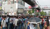 ফের সায়েন্সল্যাব মোড় অবরোধ করেছে ৭ কলেজের শিক্ষার্থীরা