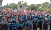 চাকরি জাতীয়করণের দাবিতে শাহবাগে অবরোধ