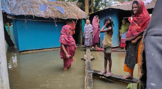 জেলাজুড়ে এখনো পানিবন্দি ১২লাখ মানুষ, গলার কাঁটা খাল দখল