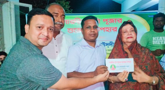 কোম্পানীগঞ্জে ১৩টি মন্দিরে অনুদান দিলেন হাসনা মওদুদ