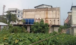 বন্দোবস্তের পাঁচগুণ জায়গা অবৈধভাবে দখল করে বহুতল ভবন নির্মান