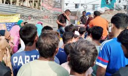 টিসিবির পণ্য নিতে মধ্যবিত্তরাও লাইনে