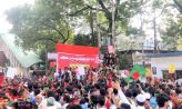 প্রেস ক্লাবের সামনে ব্যাটারিচালিত রিকশাচালকদের অবস্থান