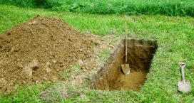 কবরে মৃতের উঠে বসার জায়গা রাখা কি জরুরি?