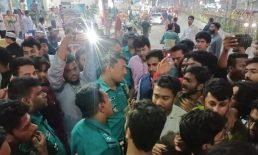 মার্কেটে ৩ বেরোবি শিক্ষার্থীকে মারধর, প্রতিবাদে সড়ক অবরোধ