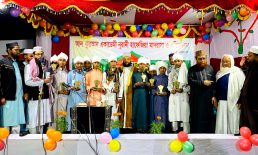কোরআনের হাফেজদের পাগড়ি পরিয়ে সম্মাননা