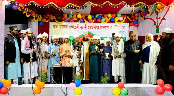 কোরআনের হাফেজদের পাগড়ি পরিয়ে সম্মাননা