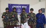 সেনবাগে সেনাবাহিনী,পুলিশের যৌথ অভিযানে বিদেশী পিস্তল উদ্ধার