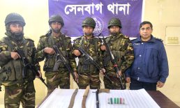 সেনবাগে সেনাবাহিনী ও পুলিশের যৌথ অভিযানে অস্ত্র, গুলি উদ্ধার