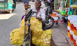 মাইজদীর অর্জন পাল হুইলচেয়ারে বসে মোয়া বিক্রি করেন