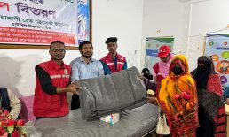 চাটখিলে রেডক্রিসেন্ট টিমের উদ্যোগে শীতবস্ত্র বিতরণ