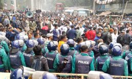 বিডিআর জওয়ানদের মুক্তির দাবিতে যমুনায় পদযাত্রা, শাহবাগে পুলিশের বাধা