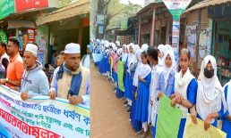 কবিরহাটে ৭ বছরের শিশুকে ধ*র্ষনের সর্বোচ্চ শাস্তির দাবিতে মানববন্ধন