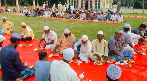 পদুয়া দায়রা শরীফে গাউসুল আজম জামে মসজিদের উদ্বোধন ও ইফতার