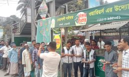 সমাজের দৃষ্টিভঙ্গি পরিবর্তনে মাইজদীতে ২ টাকার ইফতার