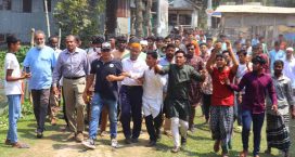 হাতিয়ায় কমিউনিটি কলেজের অধ্যক্ষের অপসারণের দাবিতে বিক্ষোভ