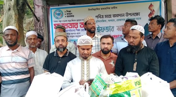 রামগঞ্জে মানবতার সংগঠনের ইফতার সামগ্রী বিতরণ