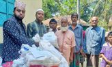 চাটখিলে দুস্থদের মাঝে ঈদ সামগ্রী বিতরণ