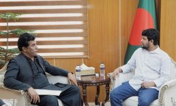 তথ্য উপদেষ্টার সঙ্গে পাকিস্তানের হাইকমিশনারের সাক্ষাৎ