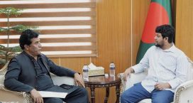 তথ্য উপদেষ্টার সঙ্গে পাকিস্তানের হাইকমিশনারের সাক্ষাৎ