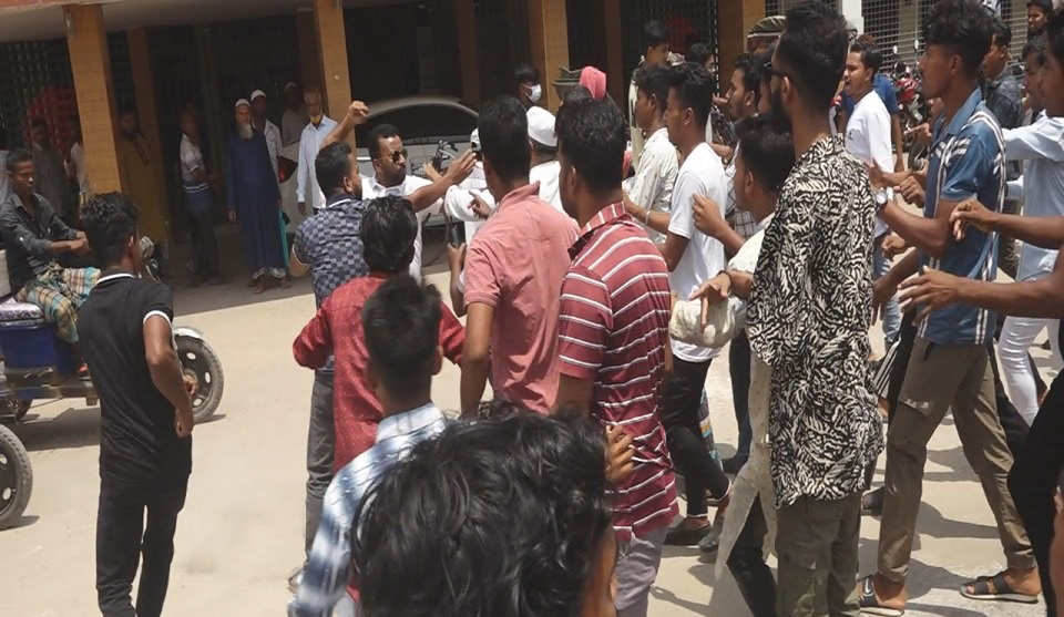 বিএনপির এক পক্ষের মানববন্ধনে অপর পক্ষের বাধা, সংঘর্ষে আহত ৫