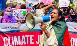 জলবায়ু ধর্মঘটে নবায়ন শক্তিতে বিনিয়োগ বাড়ানোর আহ্বান