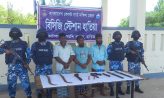 হাতিয়ায় কোস্টগার্ডের অভিযানে অস্ত্রসহ দুর্ধর্ষ ‘রব বাহিনীর’ তিন সদস্য আটক