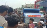 সেনবাগে সড়ক দুর্ঘটনায় অজ্ঞাত নারী আহত চালককে গণপিটুনী, গাড়ি ভাংচুর