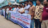 সুবর্ণচরে নির্বাহী কর্মকর্তার অপসারণ ও বিচার দাবিতে মানববন্ধন