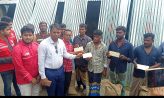 ঘূর্ণিঝড়ে শক্তির ক্ষতিগ্রস্তদের মাঝে ঢেউটিন, চাল ও নগদ অর্থ বিতরণ