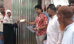 সেনবাগে টনেডোয় ক্ষতিগ্রস্থদের সাহায্য করল উপজেলা প্রশাসন