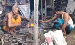 সেনবাগে কামারপাড়া মুখরিত টুং-টাং শব্দে