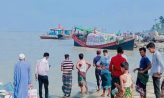 হাতিয়ার পথে ছয় কোটি টাকার পণ্যসহ ট্রলার ডুবি