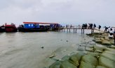 দূর্যোগপূর্ণ আবহাওয়ায় হাতিয়ার নৌ-যোগাযোগ বন্ধ