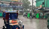টানা বৃষ্টিতে ফের ডুবেছে জেলা শহর, দুর্ভোগে বাসিন্দারা