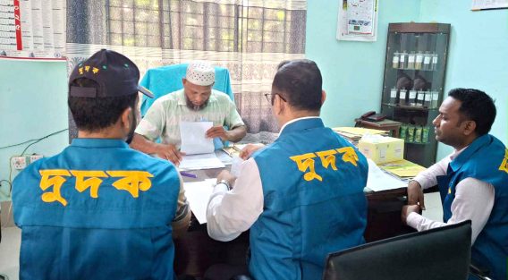 বিএডিসি কার্যালয়ে দুদকের অভিযান, নিয়ে গেছে নথিপত্র