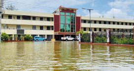 নোয়াখালীতে রোদের দেখা, জলাবদ্ধতায় এখনো ভোগান্তি