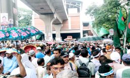 প্রেস ক্লাবের সামনে হাজারো শিক্ষকের অবস্থান, যান চলাচল বন্ধ