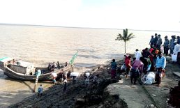 ঘাট দখল-চাঁদাবাজি, ভাগ যায় রাজনৈতিক নেতা ও প্রশাসনের পকেটে