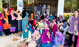 নোবিপ্রবিতে প্রশাসনিক ভবনে তালা দিয়ে শিক্ষার্থীদের বিক্ষোভ